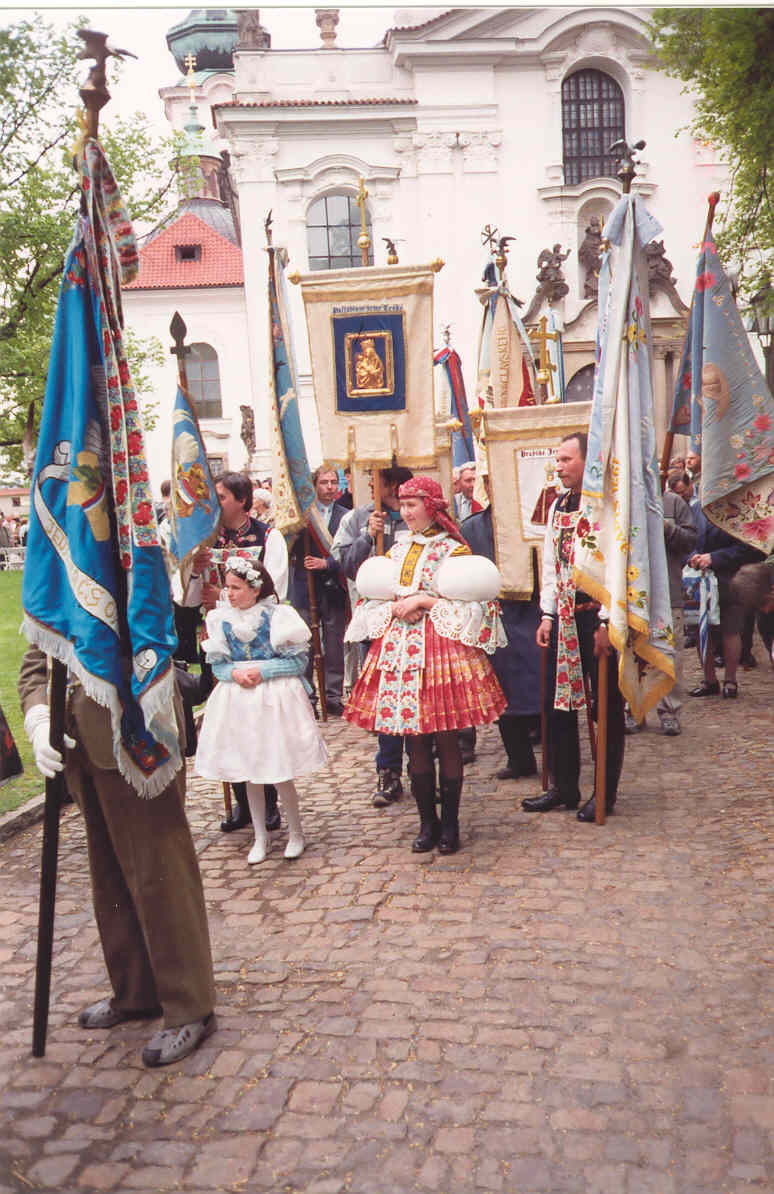 marianska-pout-2003-celo-kroje.jpg