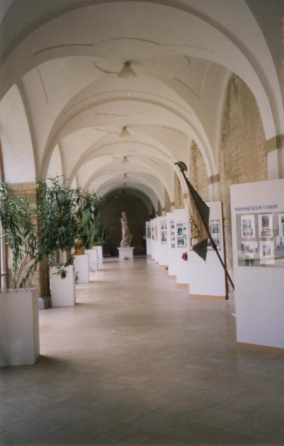 Výstava 1998 celkový pohled1.jpg