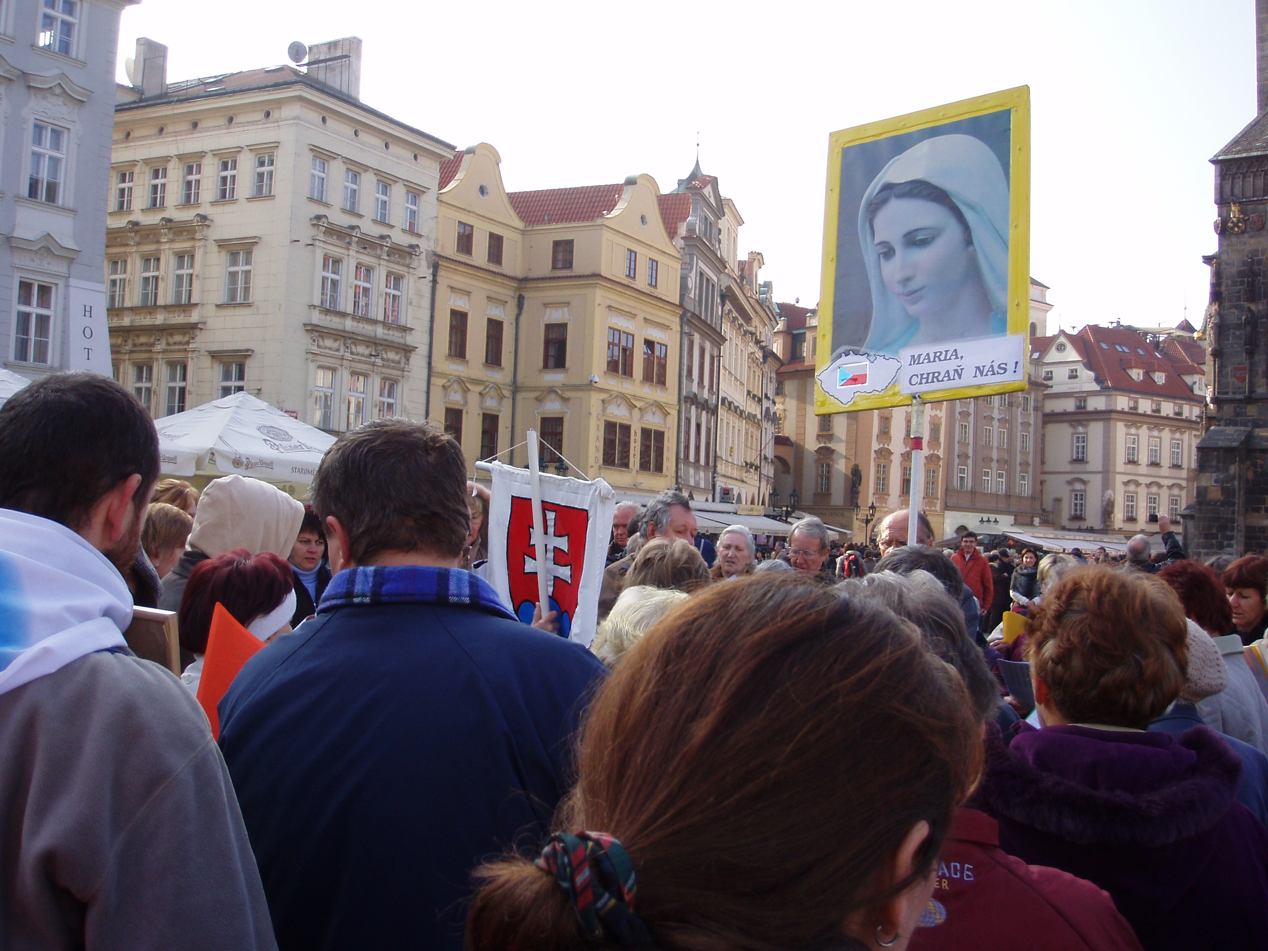 Adélka pobožnost na Strarom.nám 026.JPG