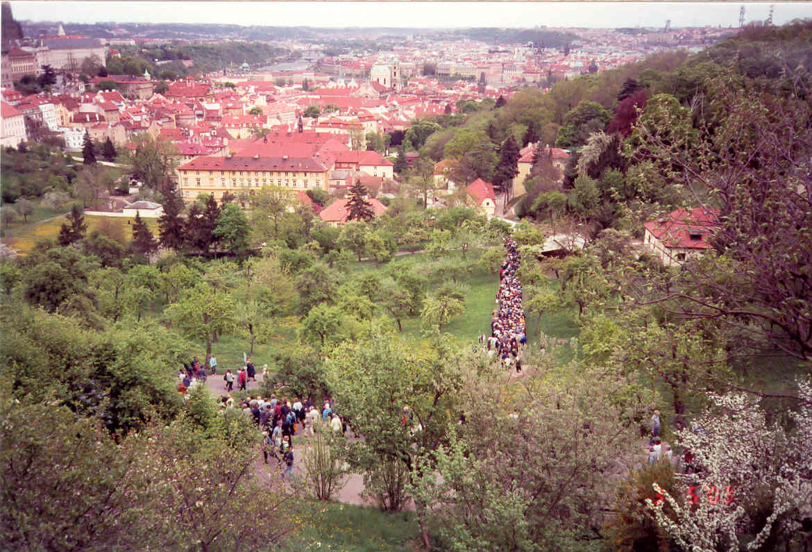 Mariánská pout 2003 průvod k Boromejkám