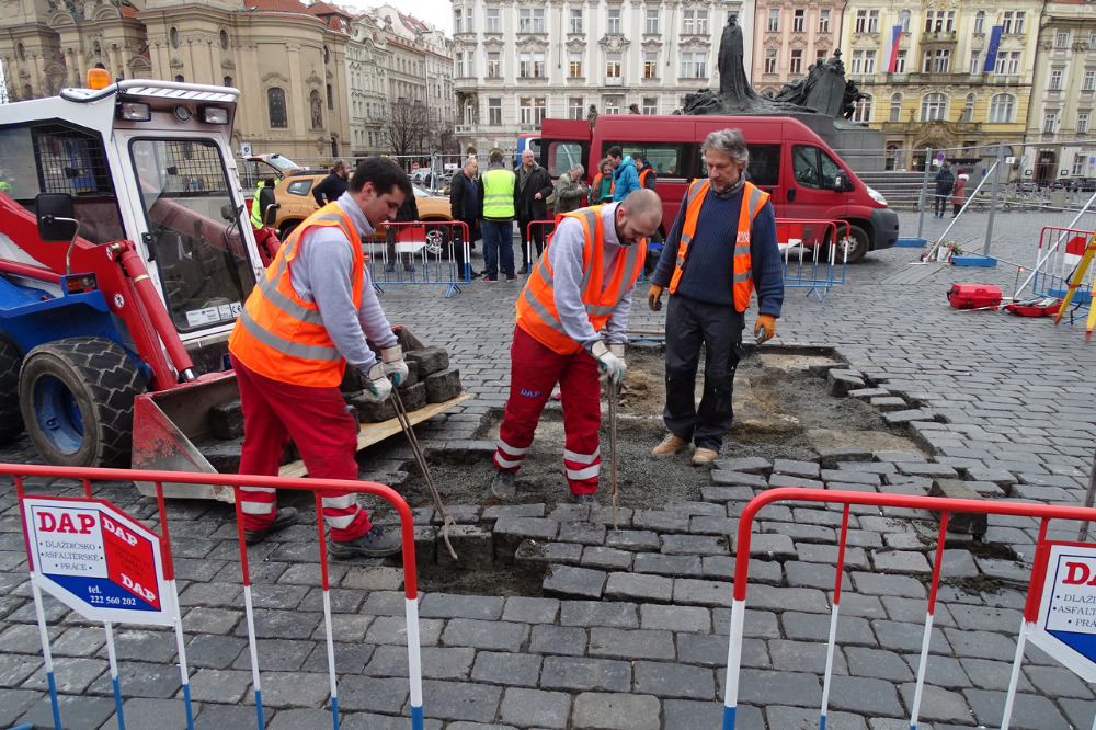 2020.02.17_Staromak-sejmuti dlazby pro MS (13)