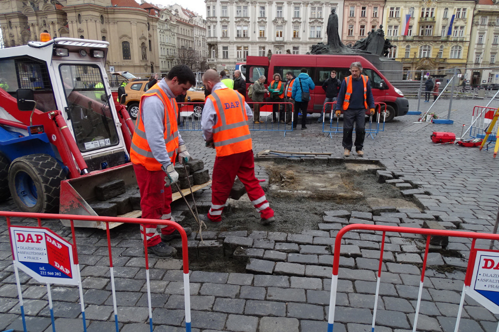 2020.02.17_Staromak-sejmuti dlazby pro MS (16)